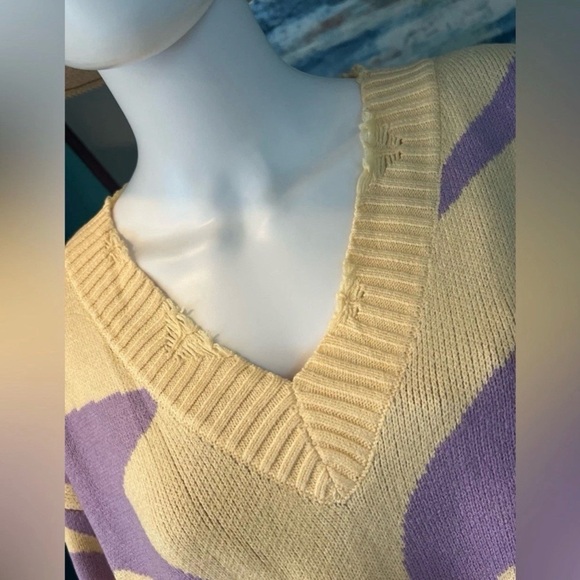 BAILEY ROSE yellow purple smiley face distressed v neck sweater size SMALL - Picture 3 of 5